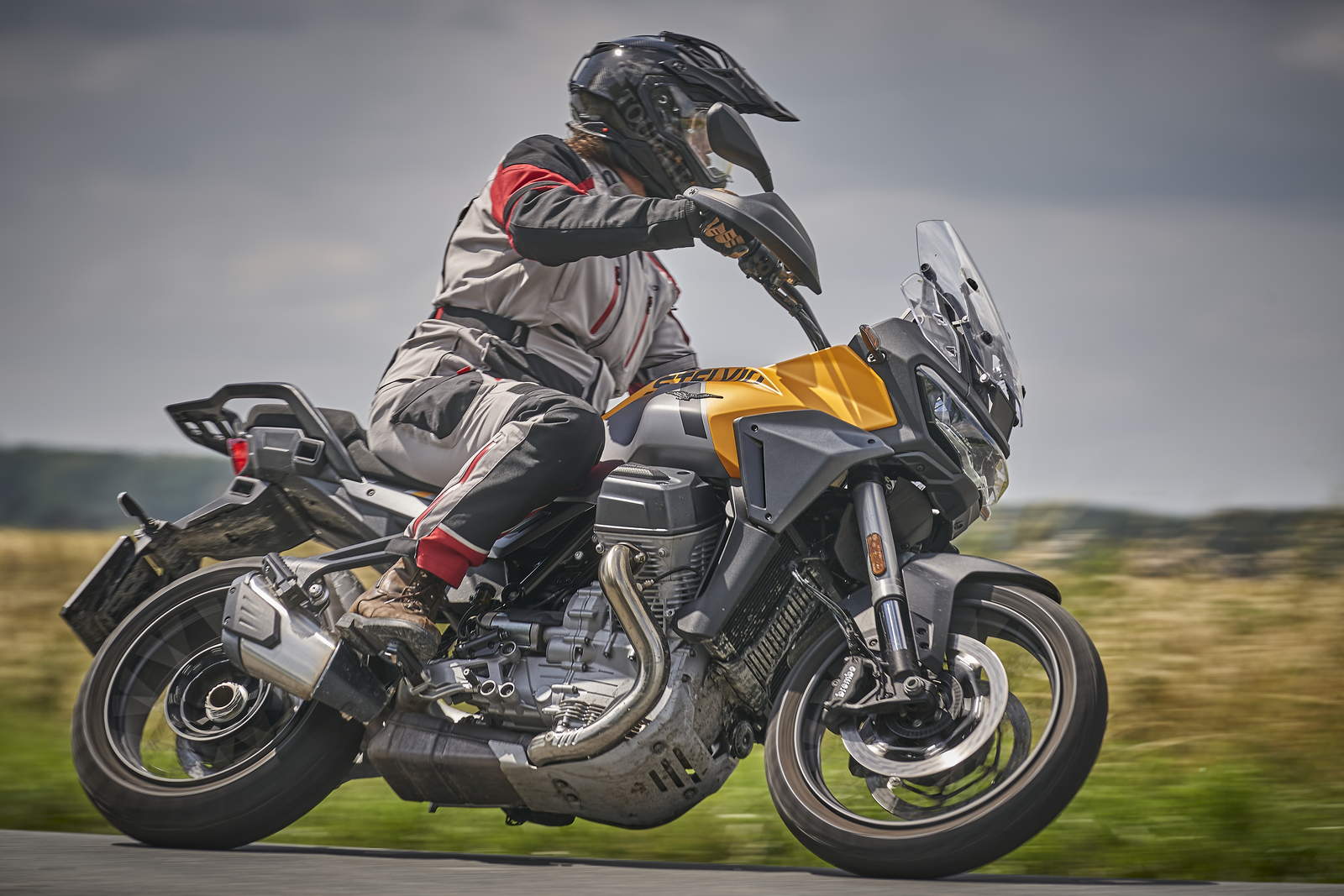 Honda Africa Twin CRF 1100 vs Moto Guzzi Stelvio